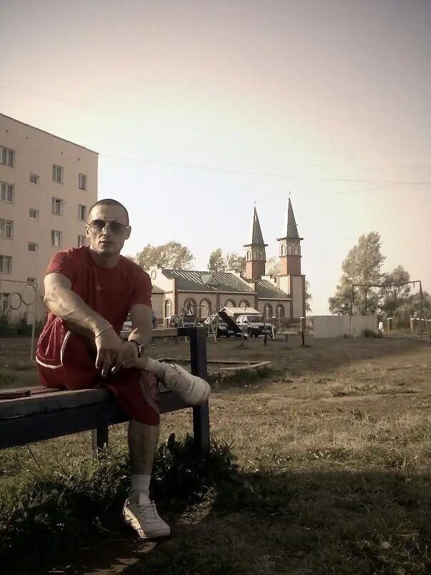  35137088  Azat, 42 ,    