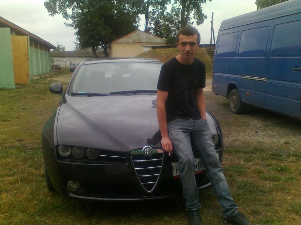  7117928  Pavel, 33 ,    