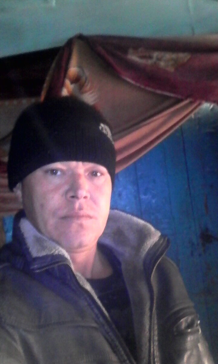 8302438  Evgeniq, 42 ,    