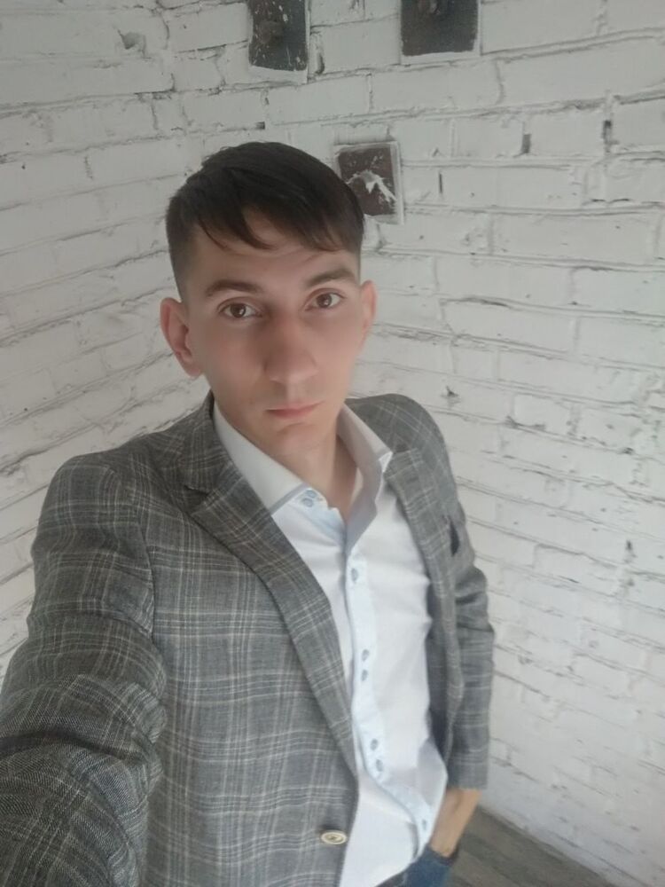  18718068  Roman, 30 ,    