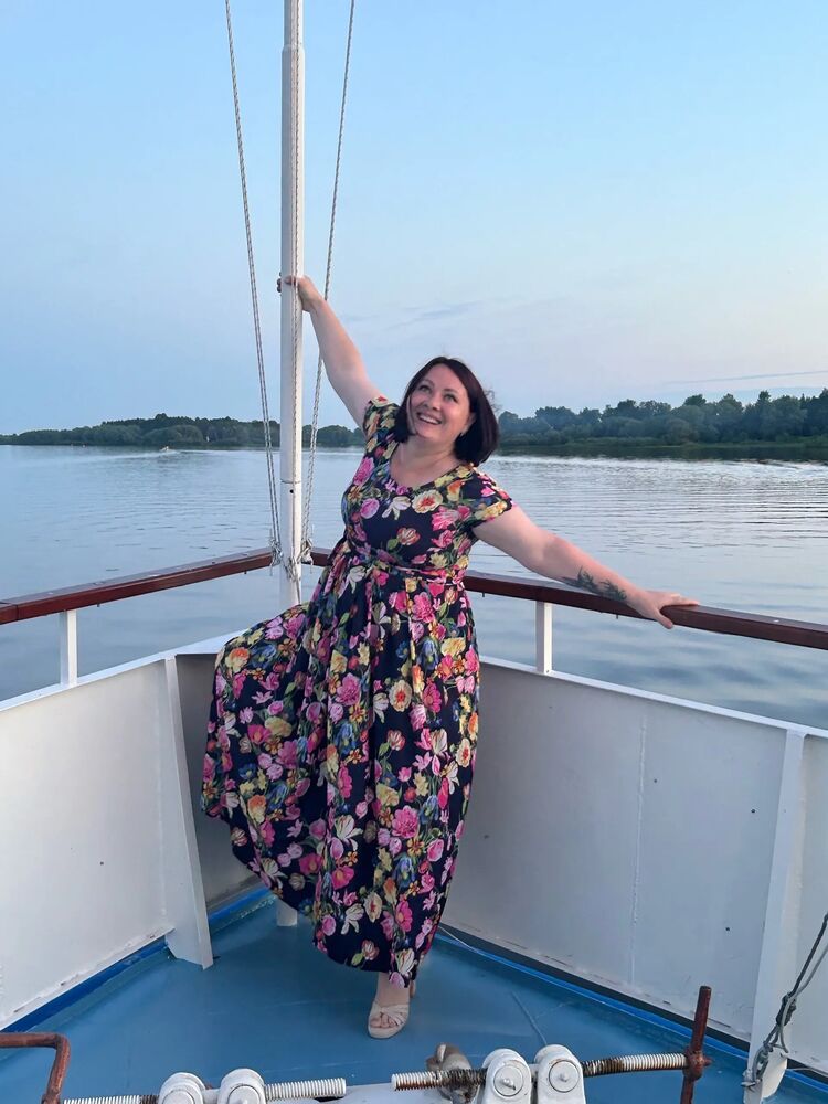  49261798  Marina, 41 ,     