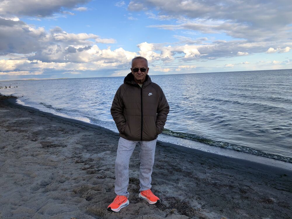  53546348  Oleg, 65 ,    