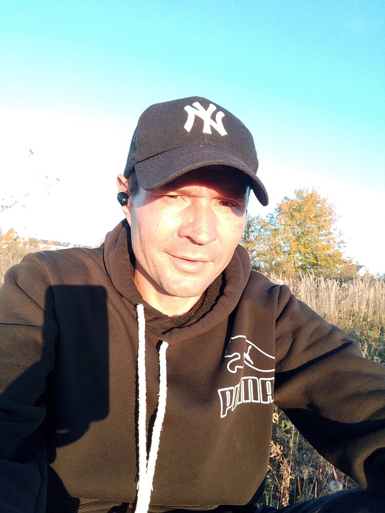  50926458  Yury, 41 ,    