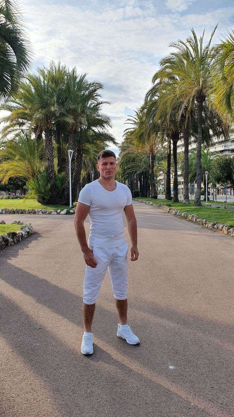  23419698  Artur, 27 ,    Antibes