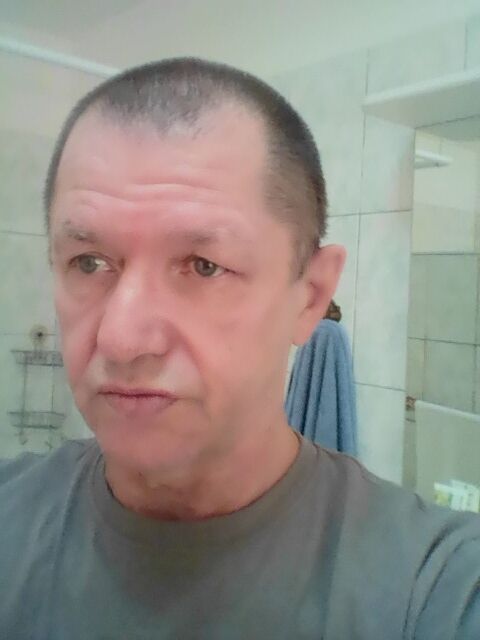  23082028  Aleksandr, 69 ,    