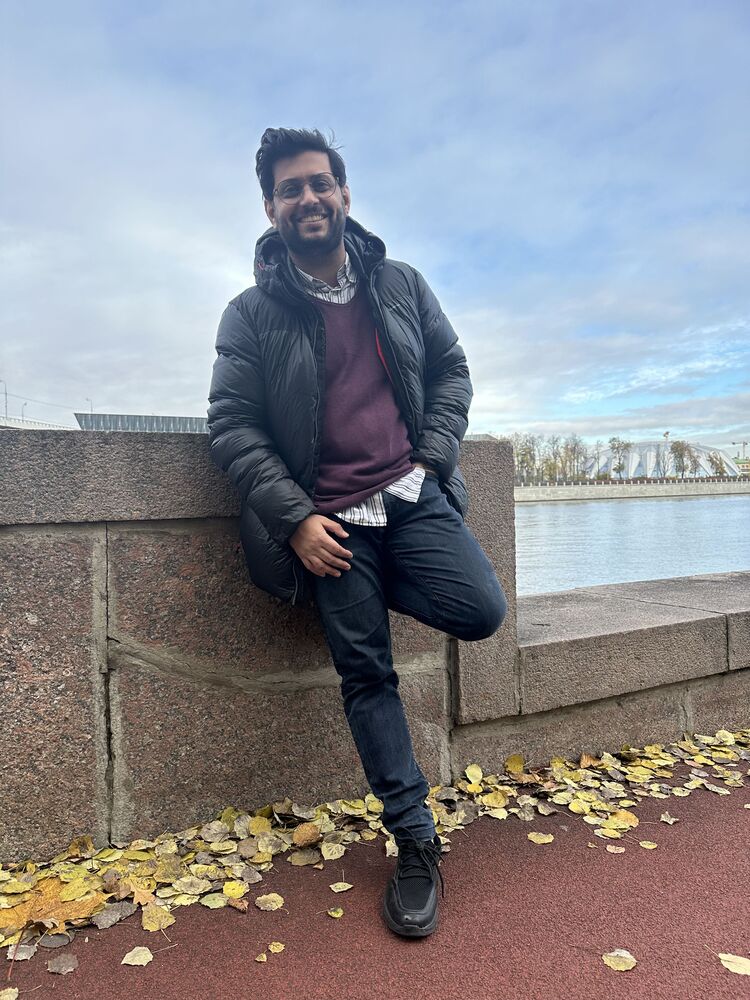  Connaught Place,   Sumit, 38 ,     , c 