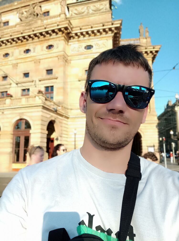  37596728  , 35 ,    Praha