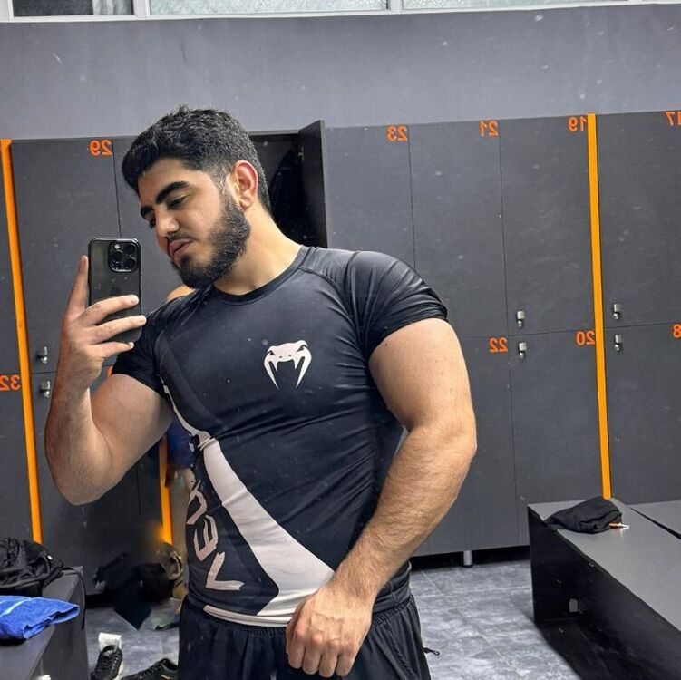  41738788  Huseyn, 25 ,    