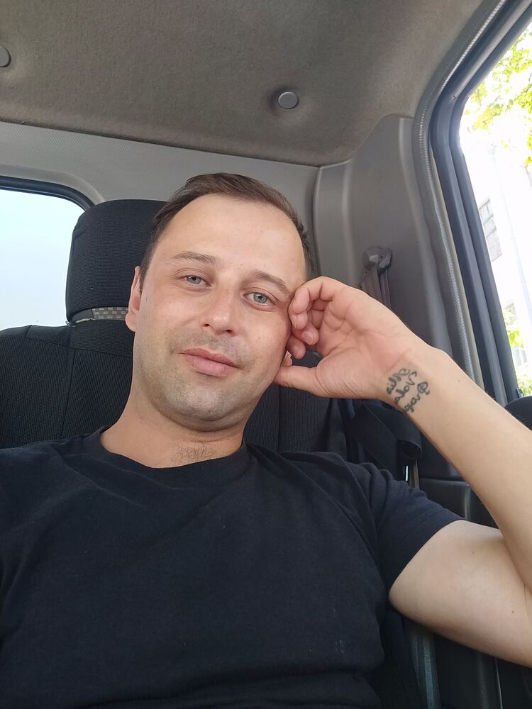  45721548  Ivan, 33 ,    