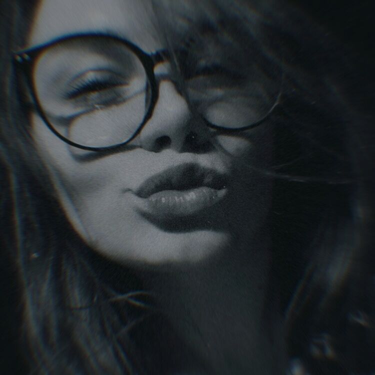  ,   Julia, 30 ,   ,   