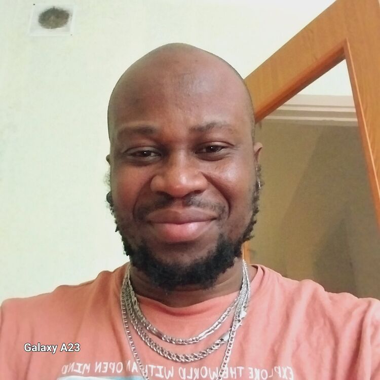  38248078  Evariste, 39 ,    