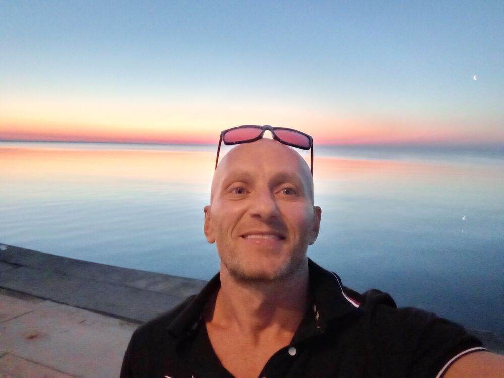  ,   OLEG, 43 ,   ,   , c , 
