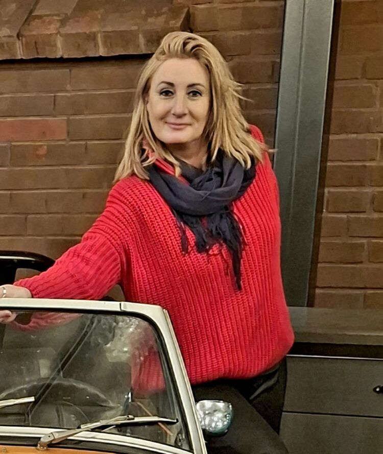  50264698  Alla, 54 ,    