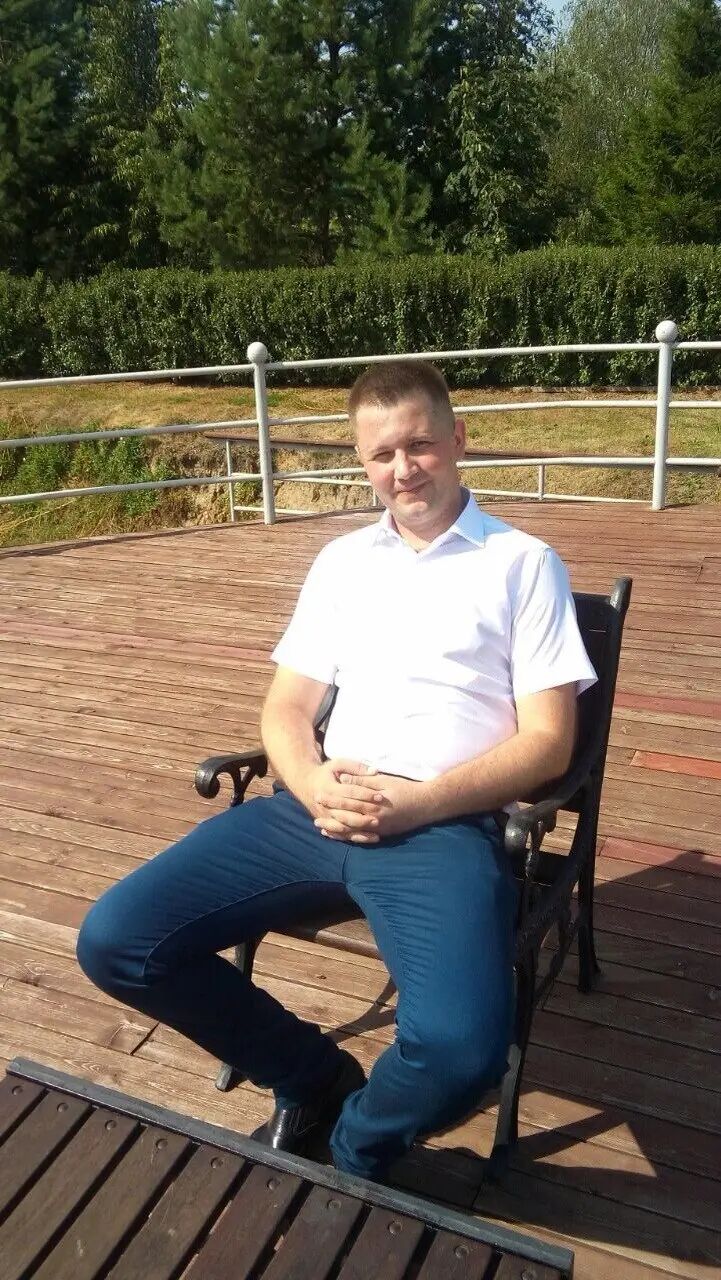  44358718  Anton, 39 ,    