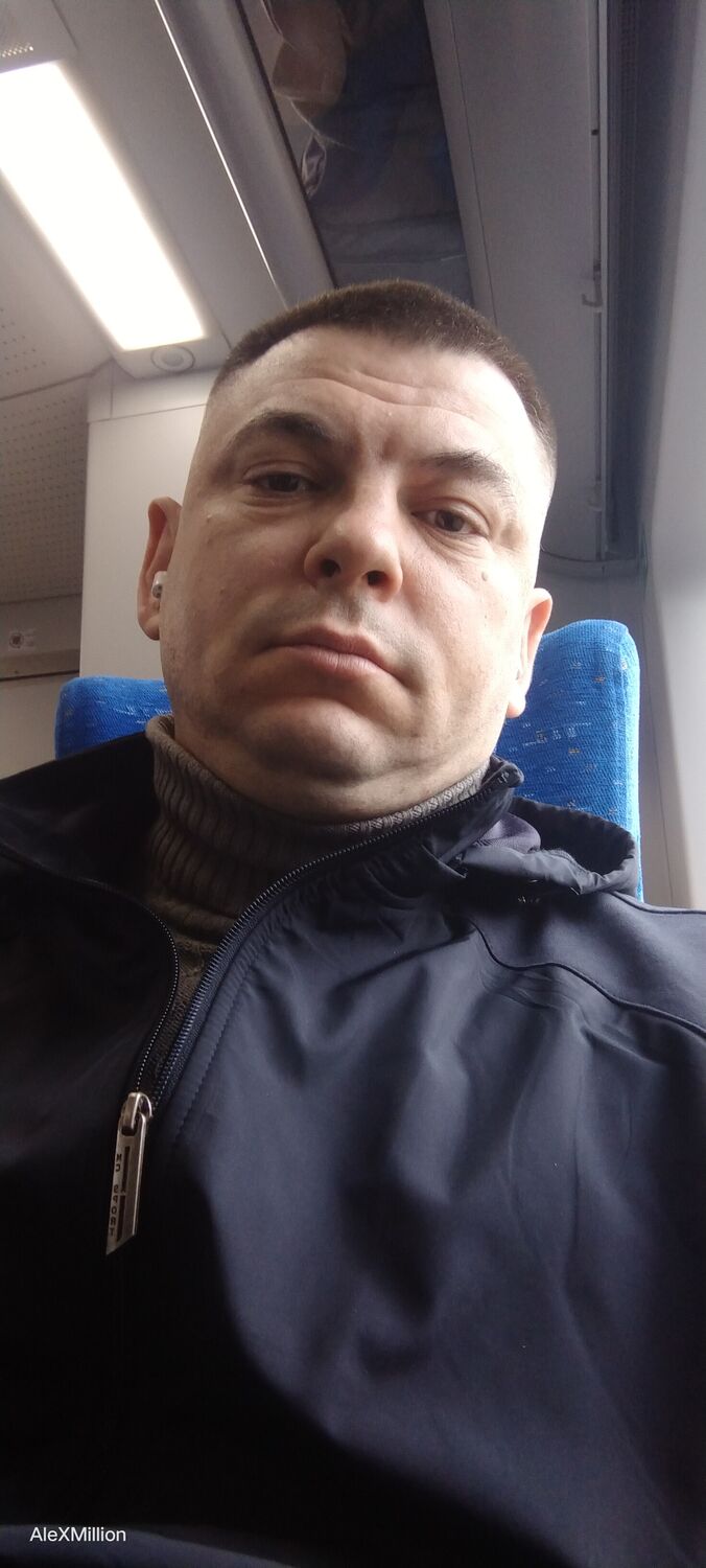  45744228  Alex, 44 ,    