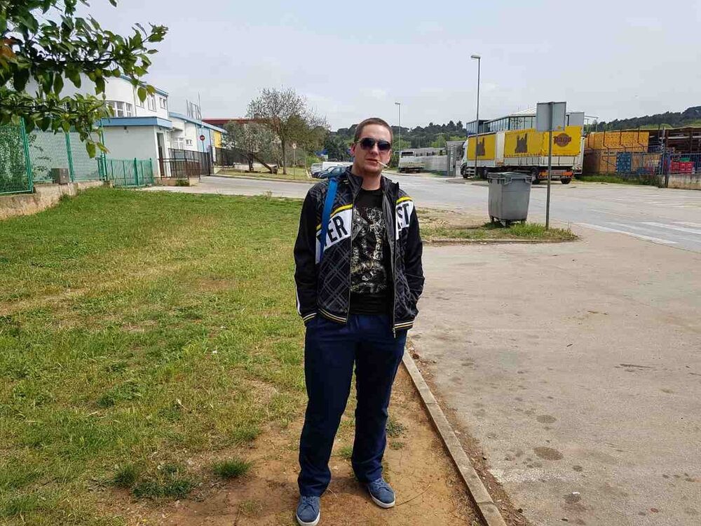  9817938  Oleg, 37 ,    