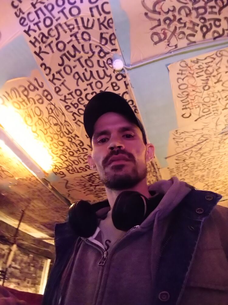  ,   Shukhrat, 43 ,   c 