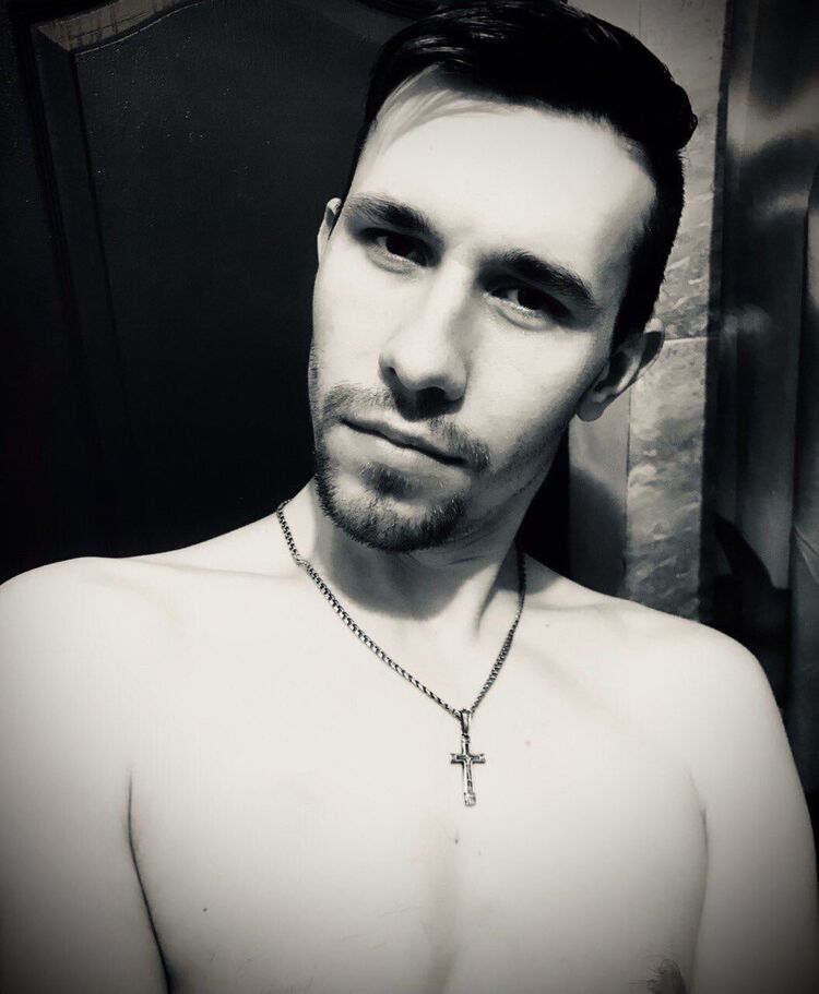  40395888  Alex, 29 ,    