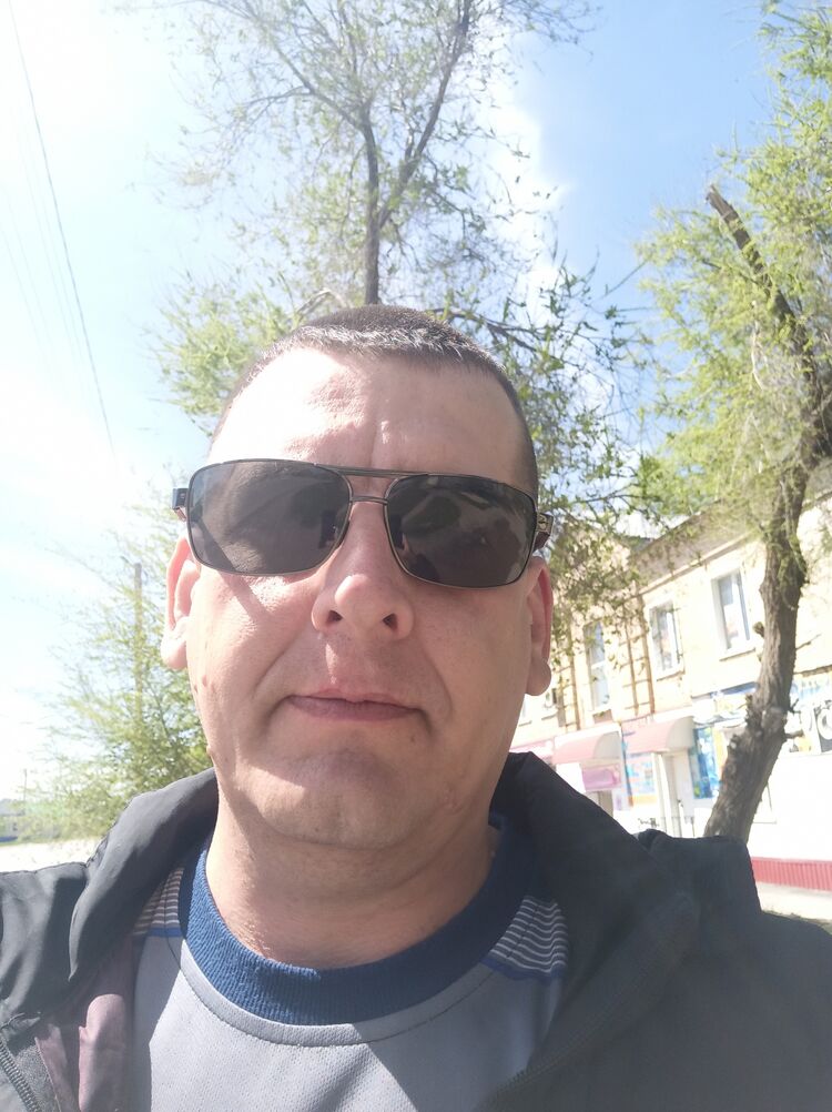  ,   Kolya, 39 ,   