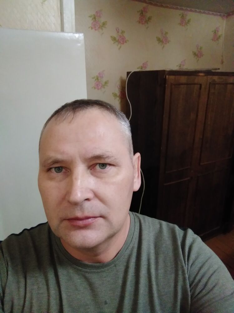  25156858  Zinur, 46 ,    