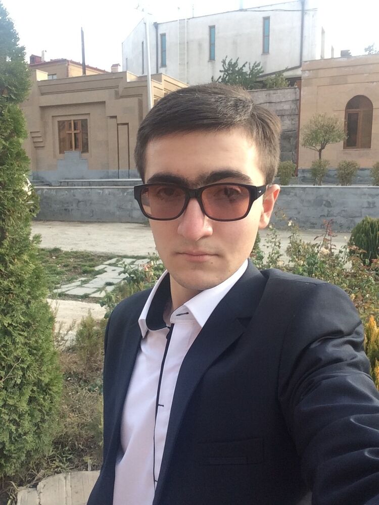  8708918  Arman, 76 ,    