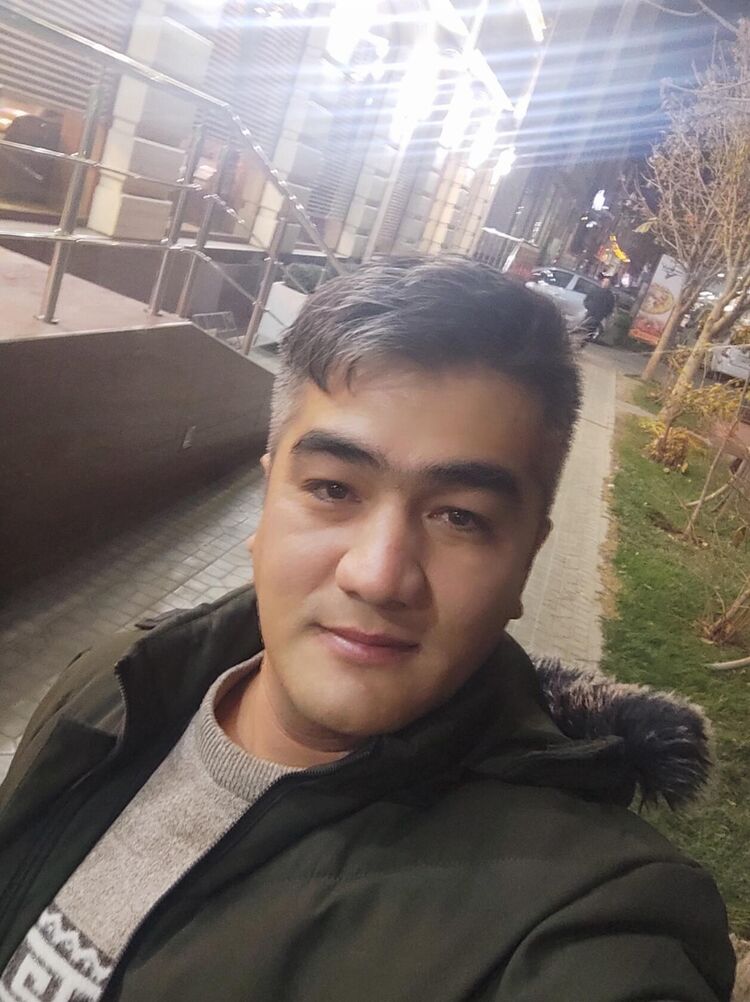  54443118  Gulom, 42 ,    