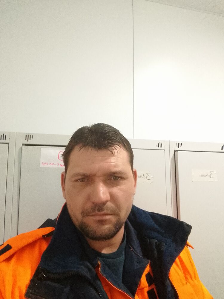 49318128  , 36 ,    