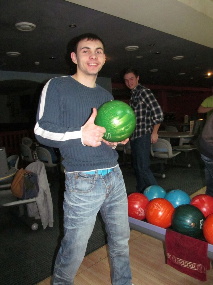  4202368  Ruslaaan, 32 ,    