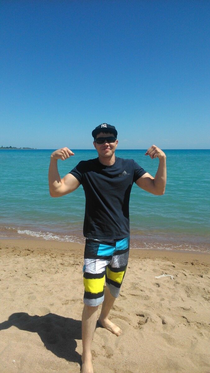 ���� 4839958 ������� Uno, 41 ���, ���� ���������� � �������