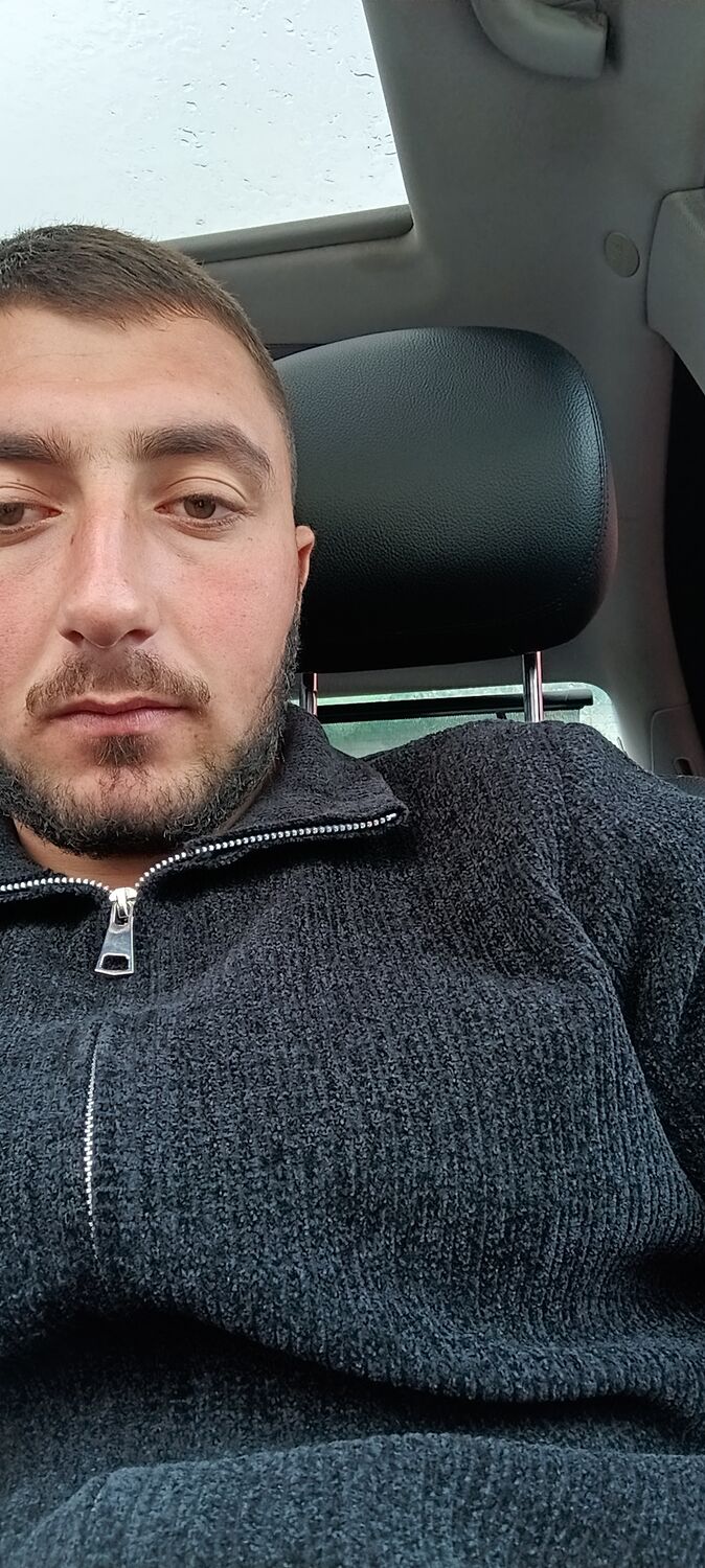  53686288  Zaven, 33 ,    