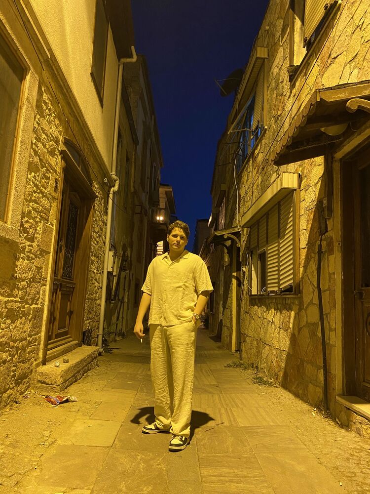  Esenyurt,   Berk, 25 ,   ,   