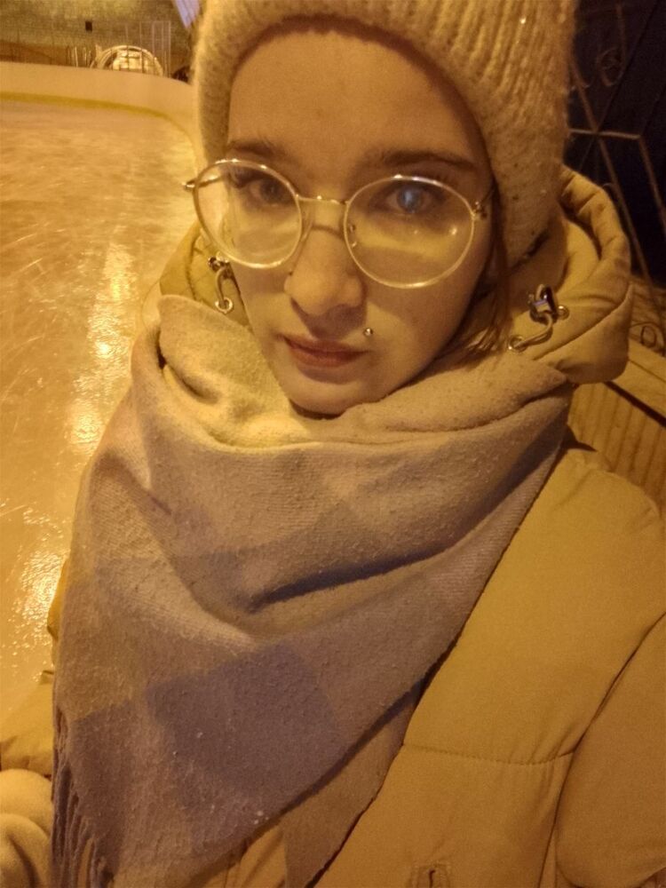  49796578  Anastasia, 24 ,    