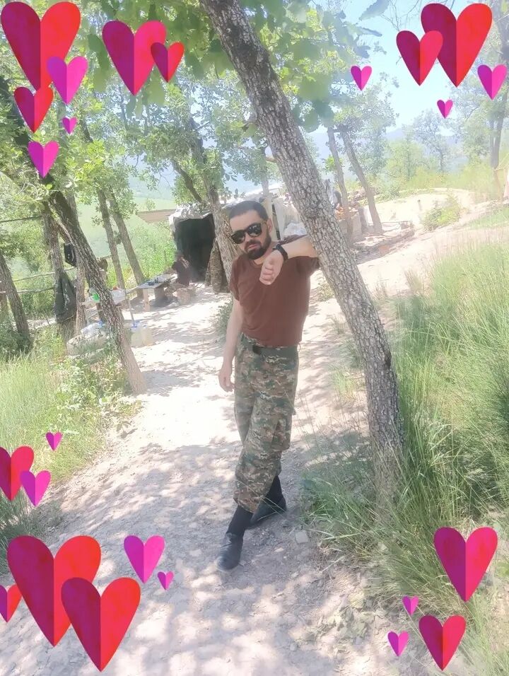  52618248  Hayk, 41 ,    