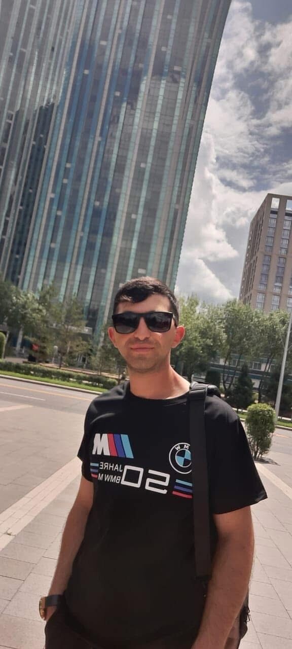  52530058  Narek, 28 ,    