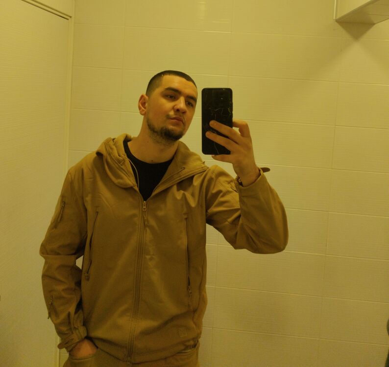  50212478  Bek, 23 ,    