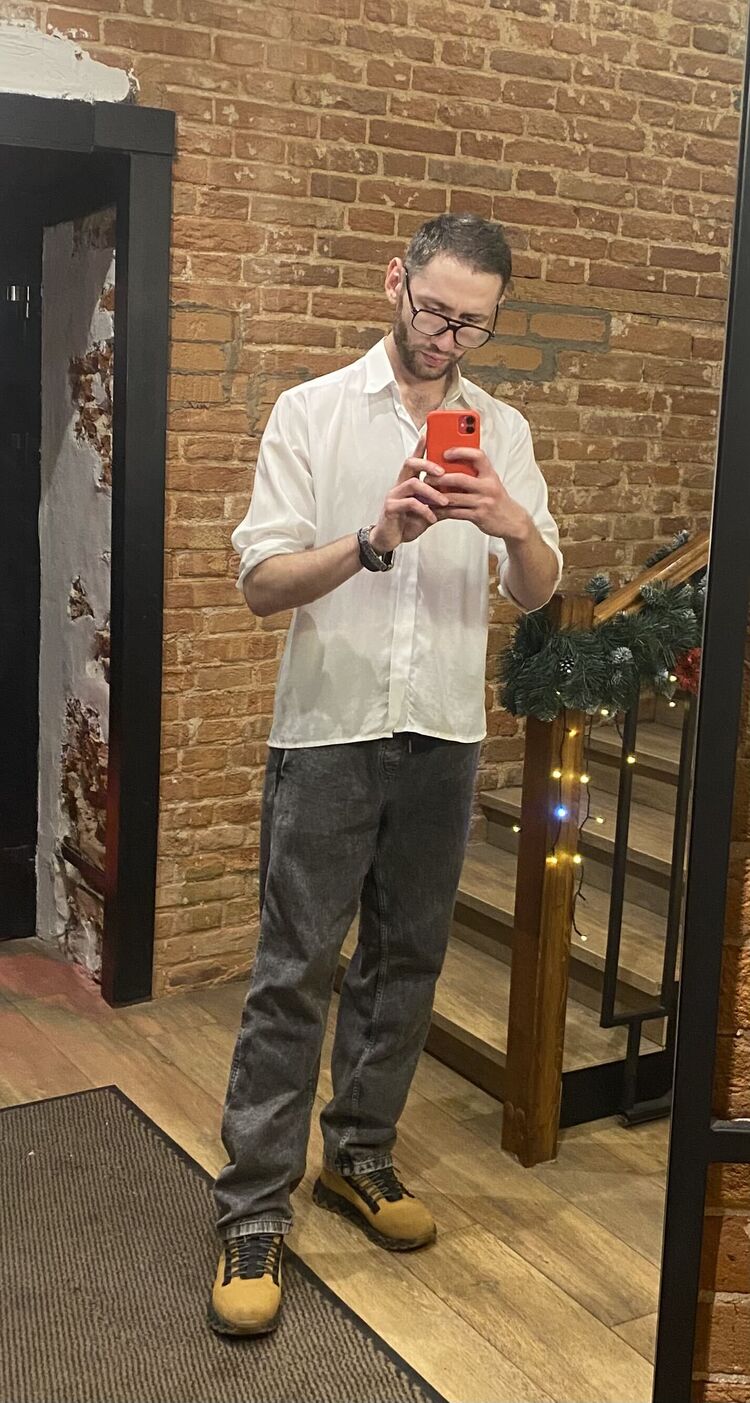 52948028  , 32 ,    