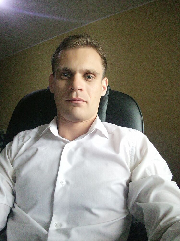 ,   Artem, 36 ,  
