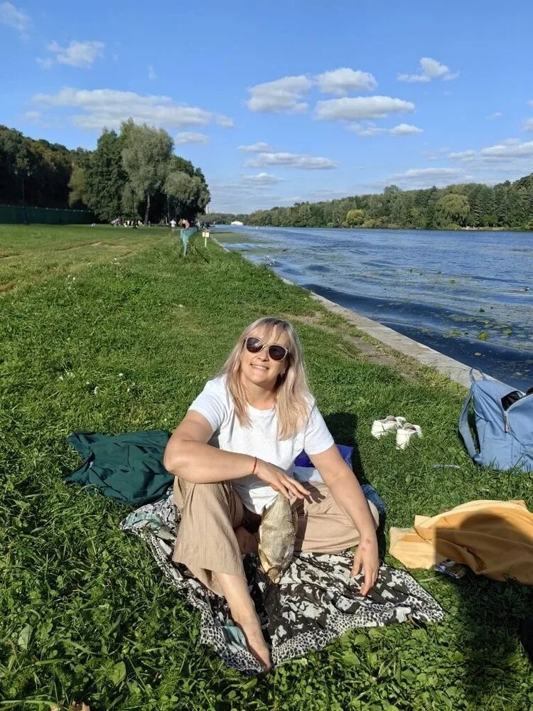  53453788  Elena, 47 ,    