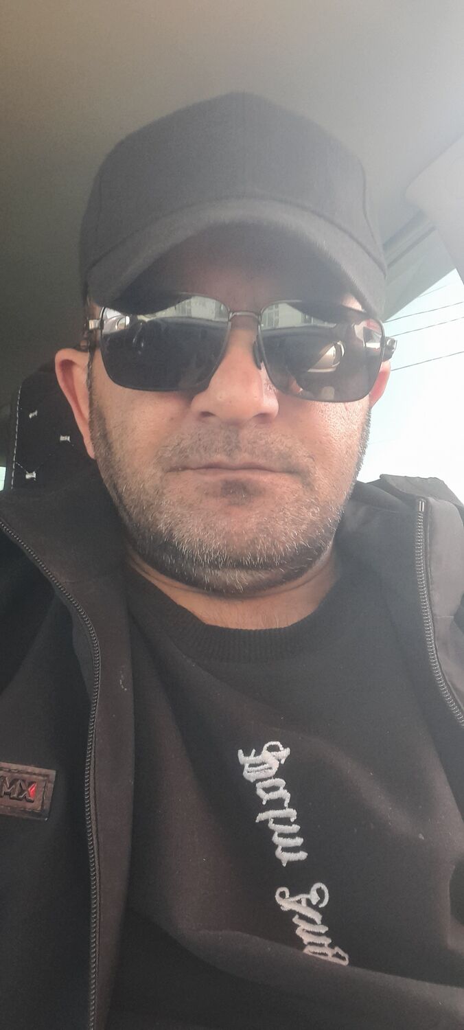  43598288  Ziyat, 42 ,    