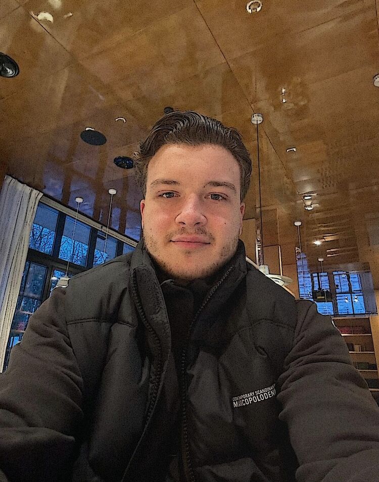  54454508  Artur, 35 ,    