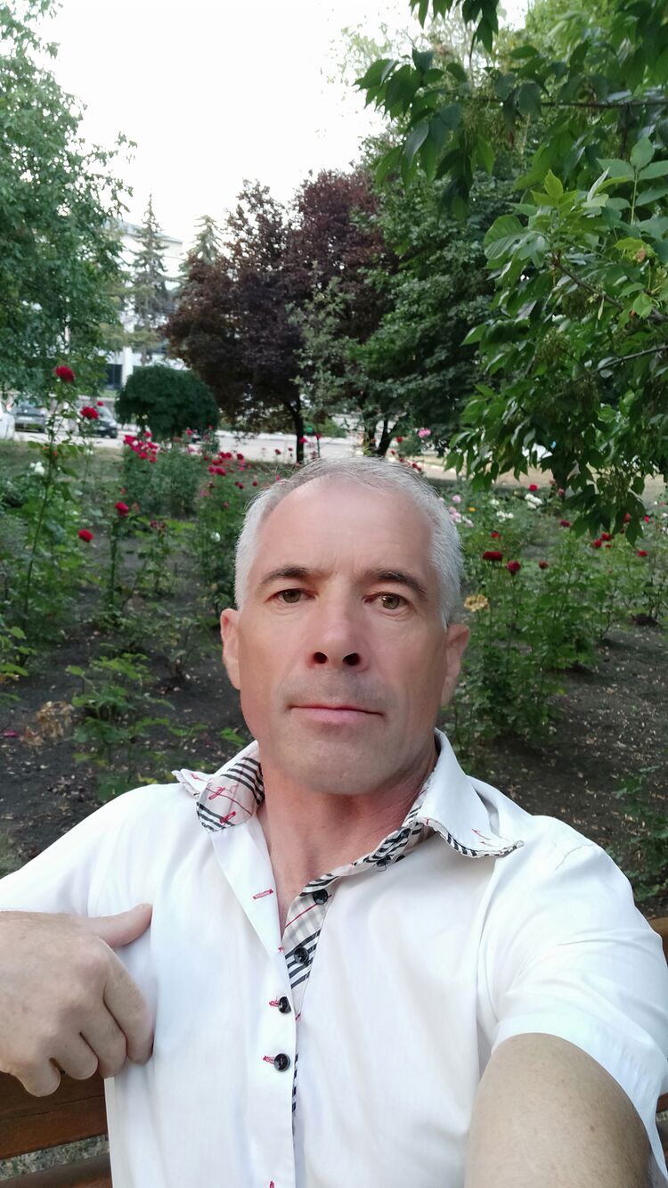  37513528  Vasile, 52 ,    