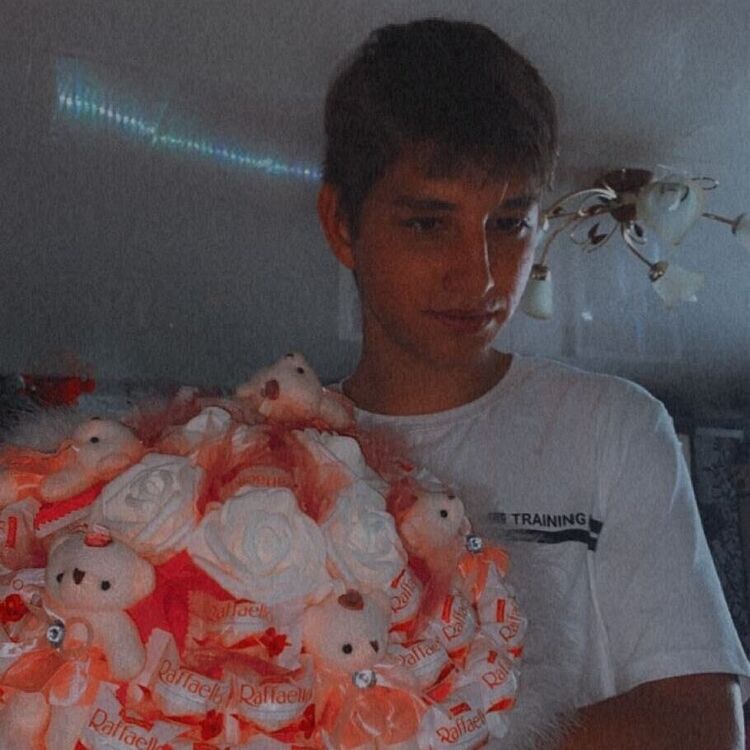  ,   Maksim, 21 ,   ,   