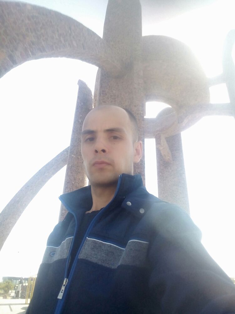  ,   Umo, 32 ,   ,   