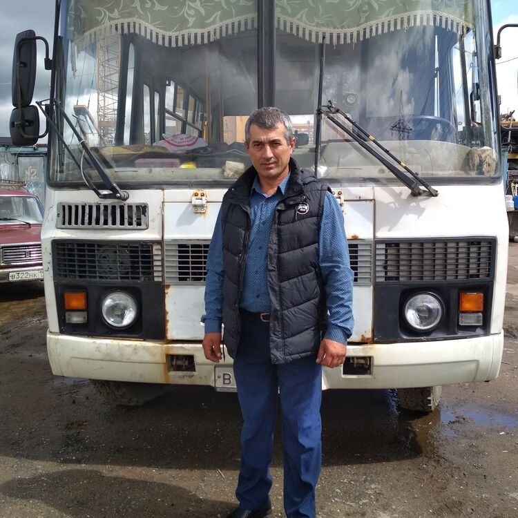  36562318  Zalumkhan, 49 ,    