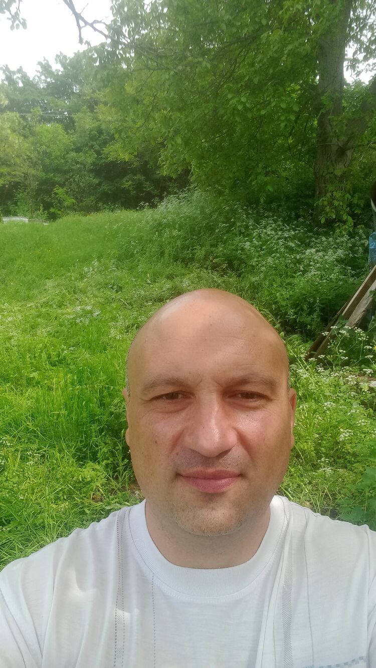  ,   Gagik, 48 ,   ,   