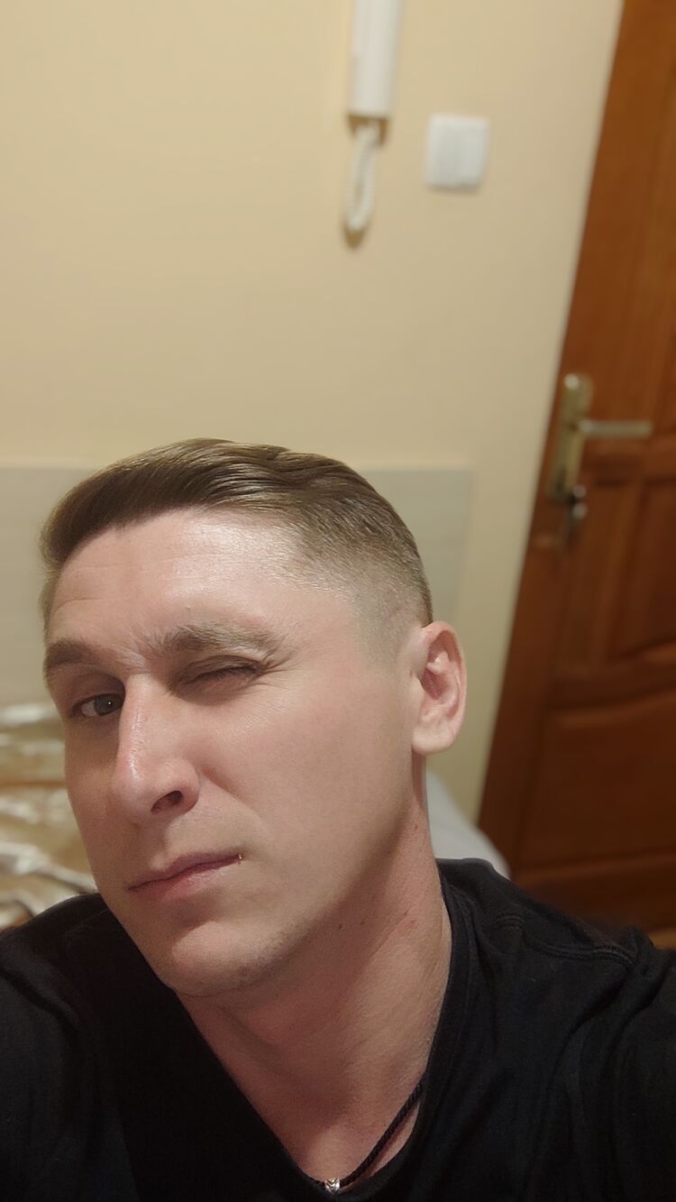  29851478  Stanislav, 33 ,    