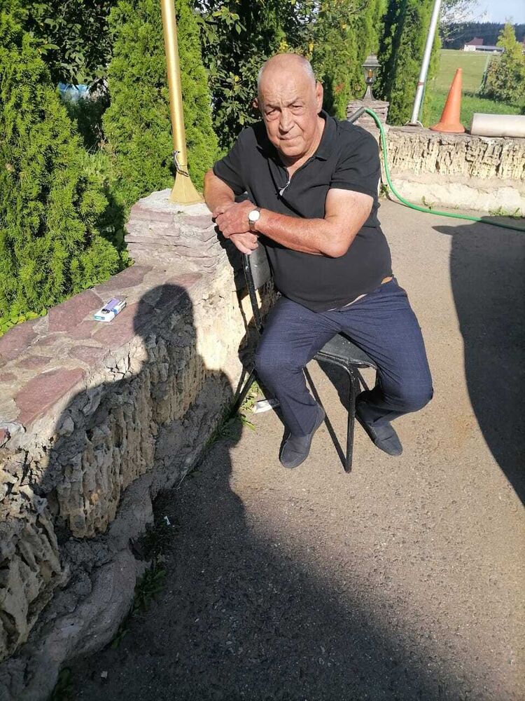  46096948  Armenak, 56 ,    