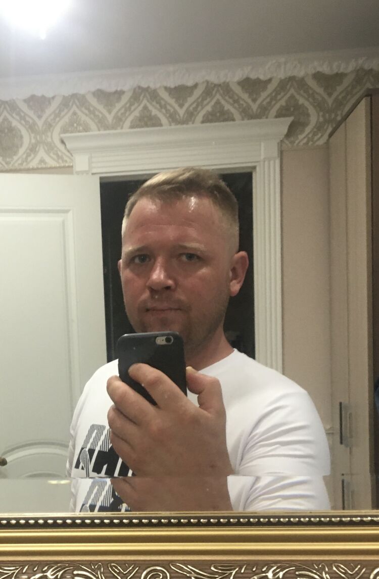  41006488  Roman, 38 ,    
