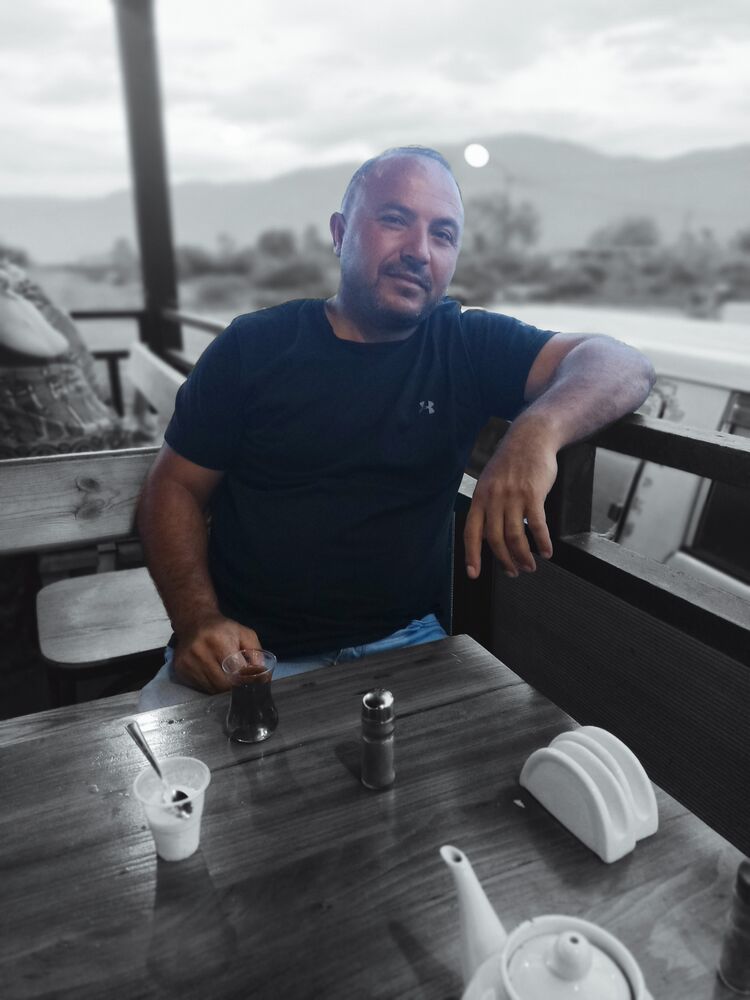  53215958  Ali, 44 ,    
