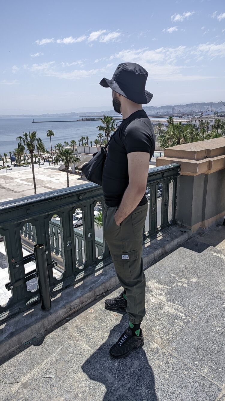  43298918  Hamada, 26 ,    